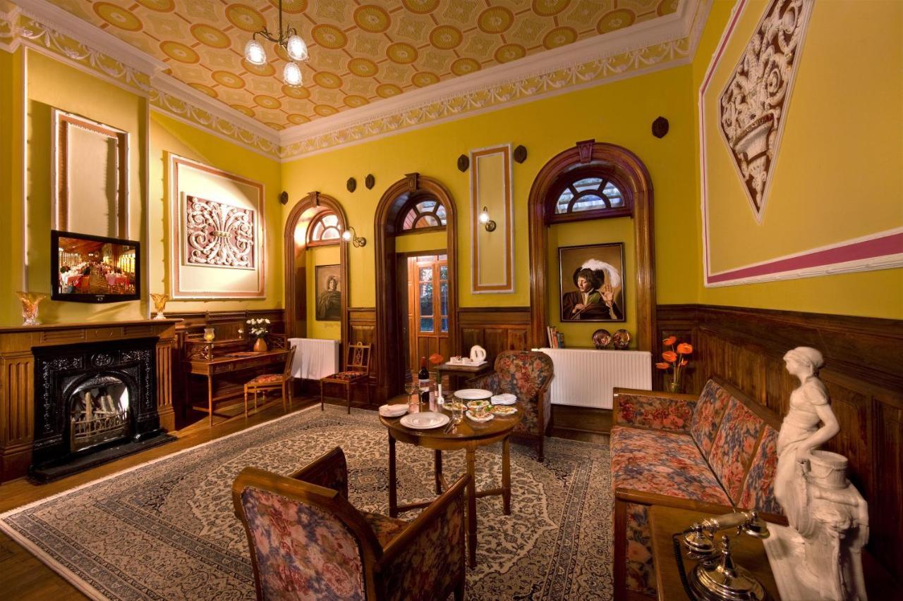 Welcomheritage Fernhills Royal Palace 우티 외부 사진