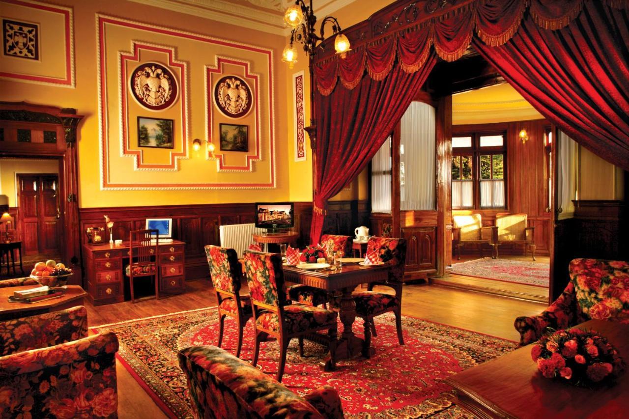 Welcomheritage Fernhills Royal Palace 우티 외부 사진