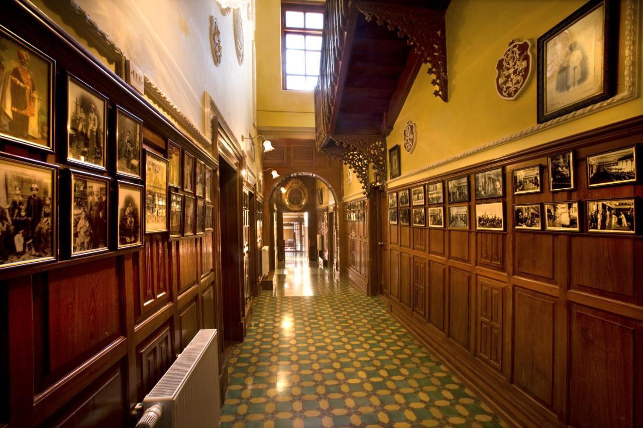 Welcomheritage Fernhills Royal Palace 우티 외부 사진
