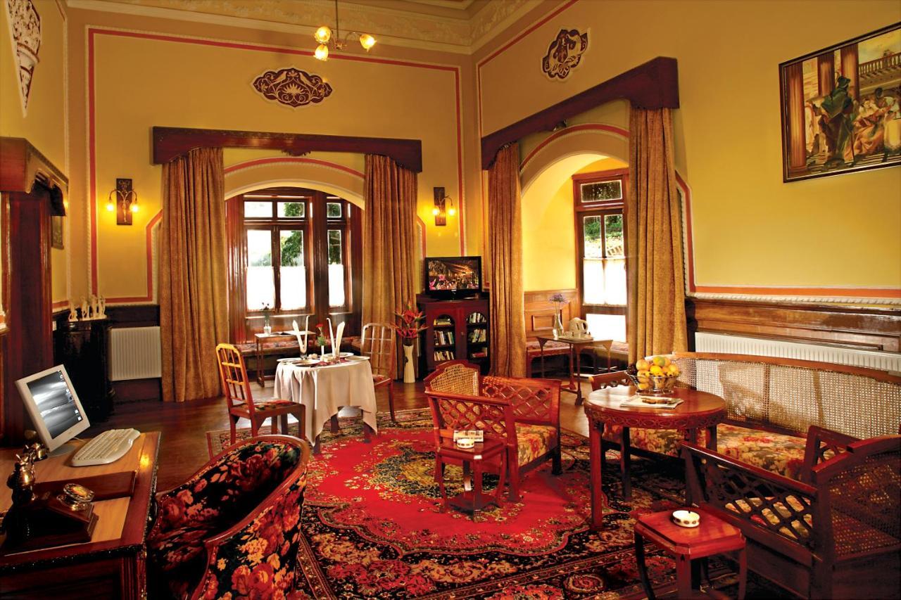Welcomheritage Fernhills Royal Palace 우티 외부 사진