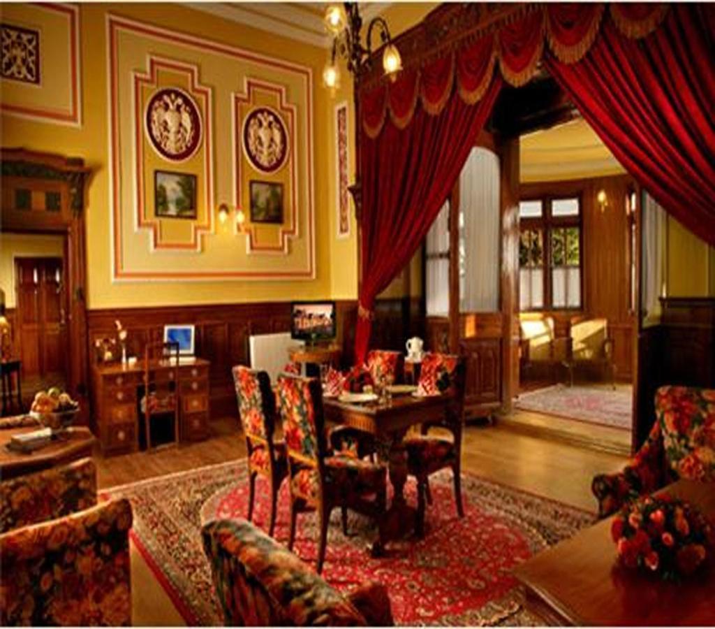 Welcomheritage Fernhills Royal Palace 우티 외부 사진